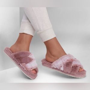 Skechers Faux Fur Cross Strap Slippers  Cozy Slide Mauve 8.5 Medium A514016 NEW
